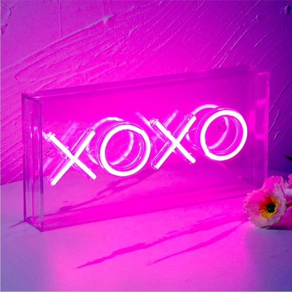 XOXO Pink Neon LED Hugs Kisses Light Cute Kawaii Wall Room Decor Gift/Present - Picture 1 of 6